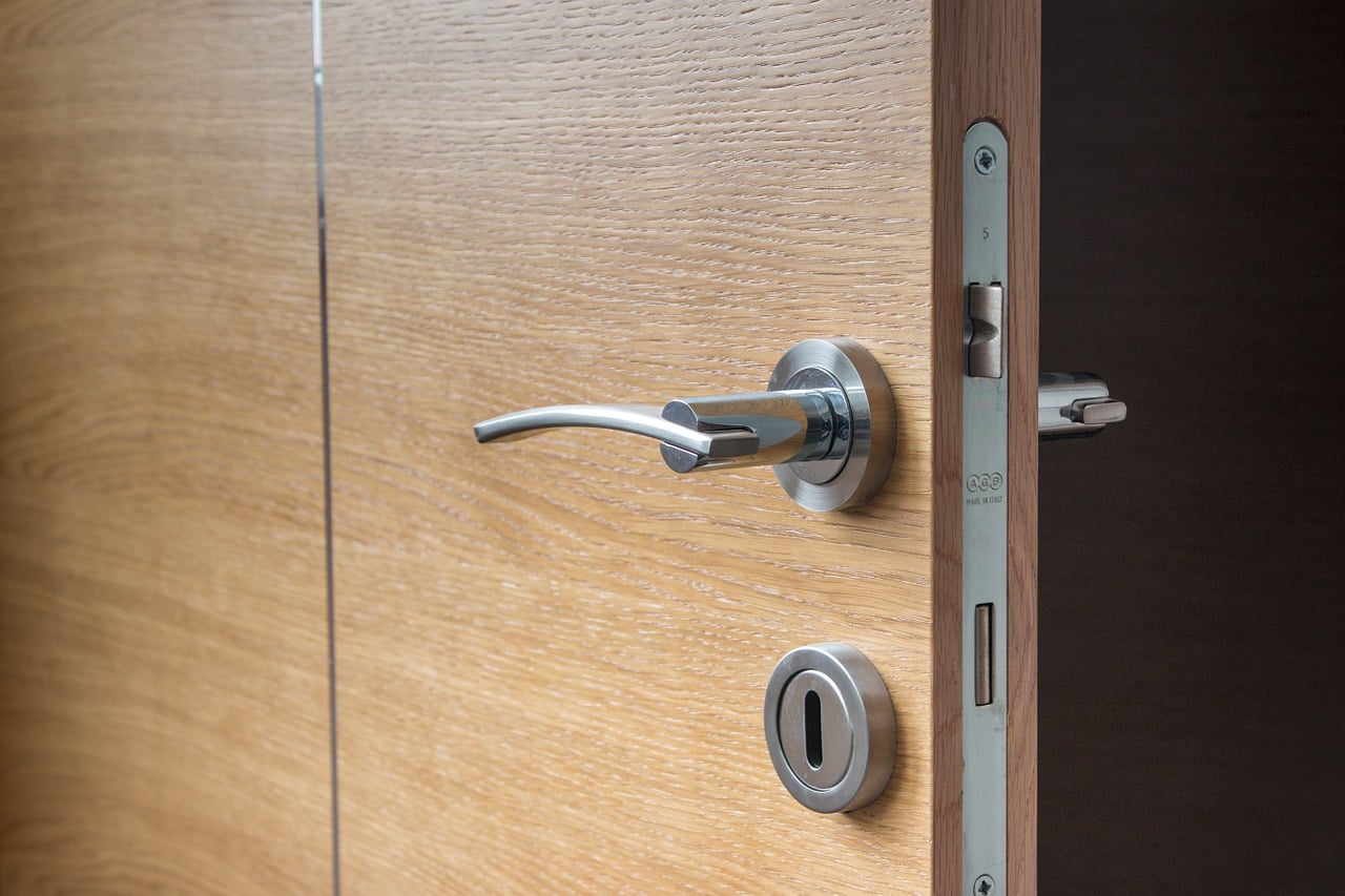 door-1089638_1280